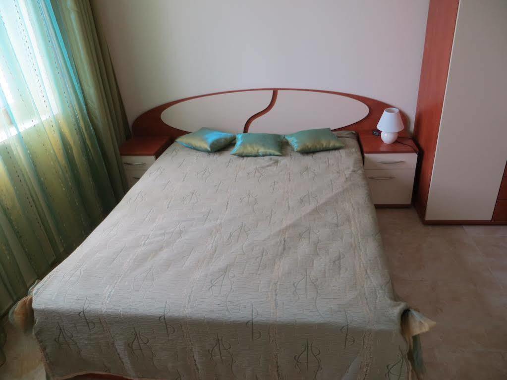 Apollon Apartment *